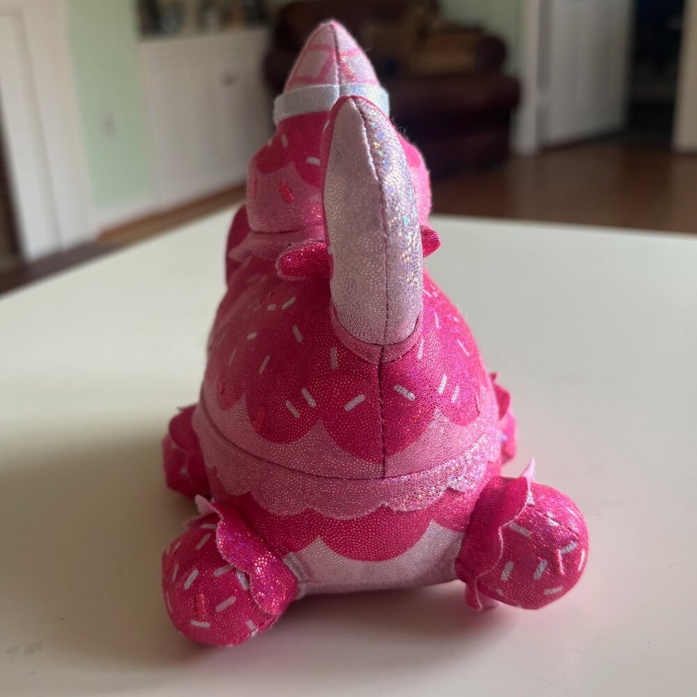 Aphmau MeeMeows 6" Sparkle Strawberry Ice Cream Cat - Good Condition - Picture 2 of 6